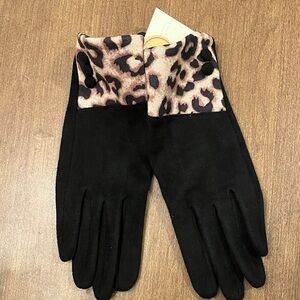 Faux Suede Touch Screen Leopard Print Gloves